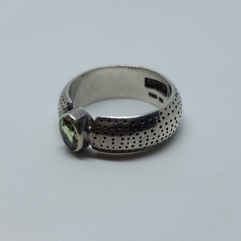Bali Style Peridot & Sterling Ring by Suarti - Picture 2 of 4